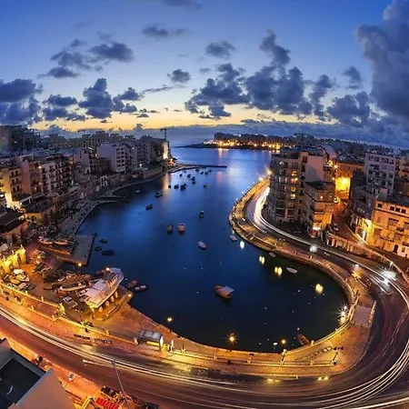 Spinola Bay Sea,restaurants & Nightlife Saint Julian's