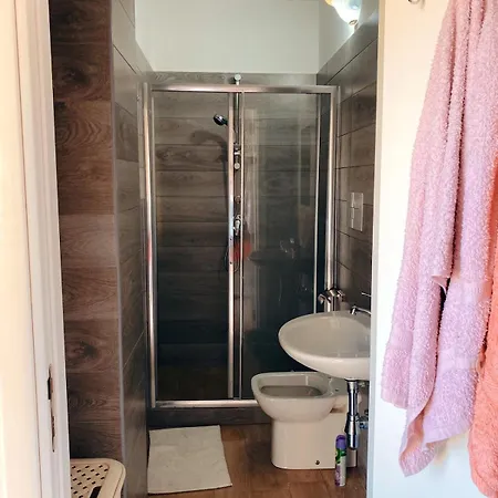 Spinola Bay Sea,restaurants & Nightlife *