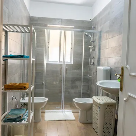 Spinola Bay Sea,restaurants & Nightlife Saint Julian's