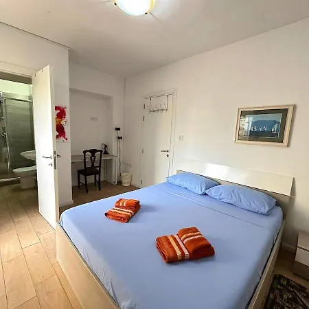 Spinola Bay Sea,restaurants & Nightlife *